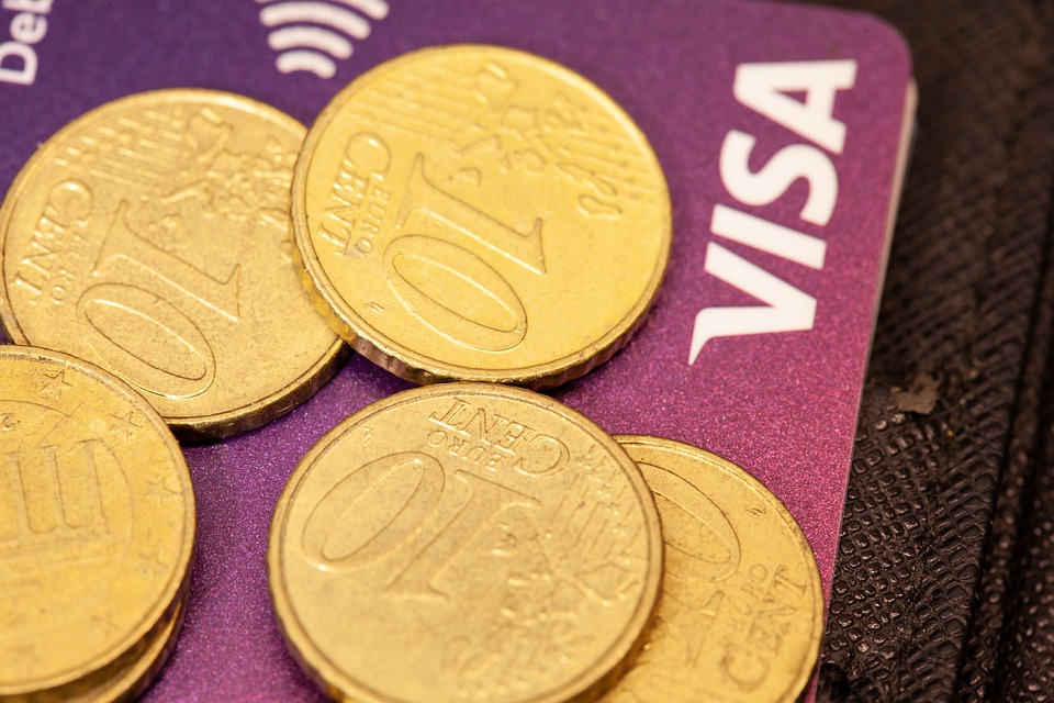 Confcommercio su inflazione: restano pressioni su potere di acquisto delle famiglie