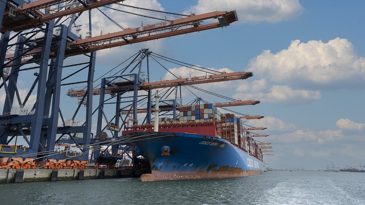 Istat: ad aprile importazioni -0,6%, esportazioni +3,4% su mese