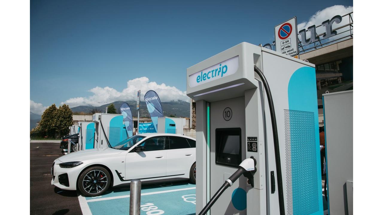 electrip inaugura il suo primo hub di ricarica ad alta potenza in Italia