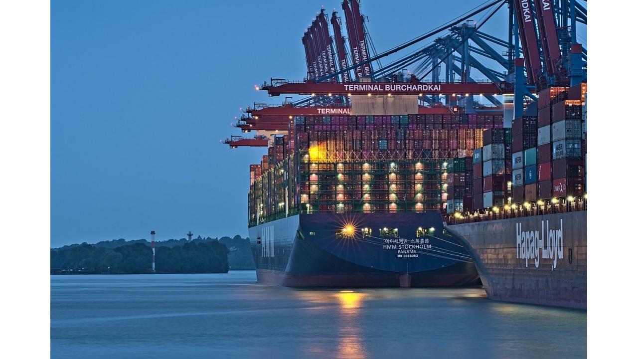 A luglio 2024, l’export registra un lieve calo su base mensile