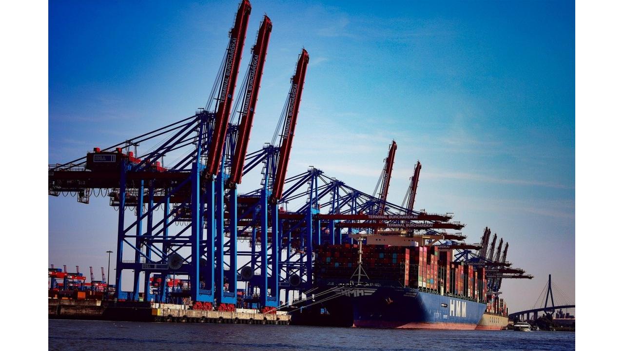 Ad agosto importazioni + 0,3%, esportazioni +0,8