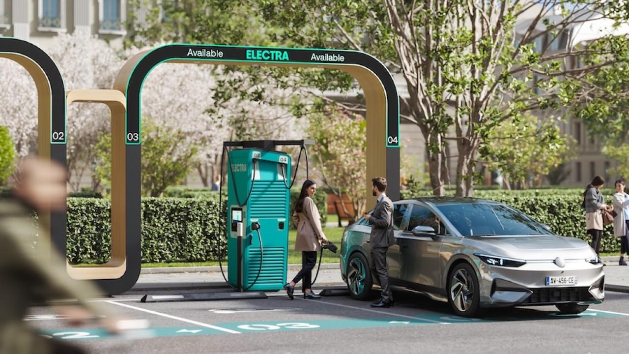 Mobilità elettrica, oltre 1.100 tonnellate di CO₂ risparmiate in un anno con la ricarica di Electra