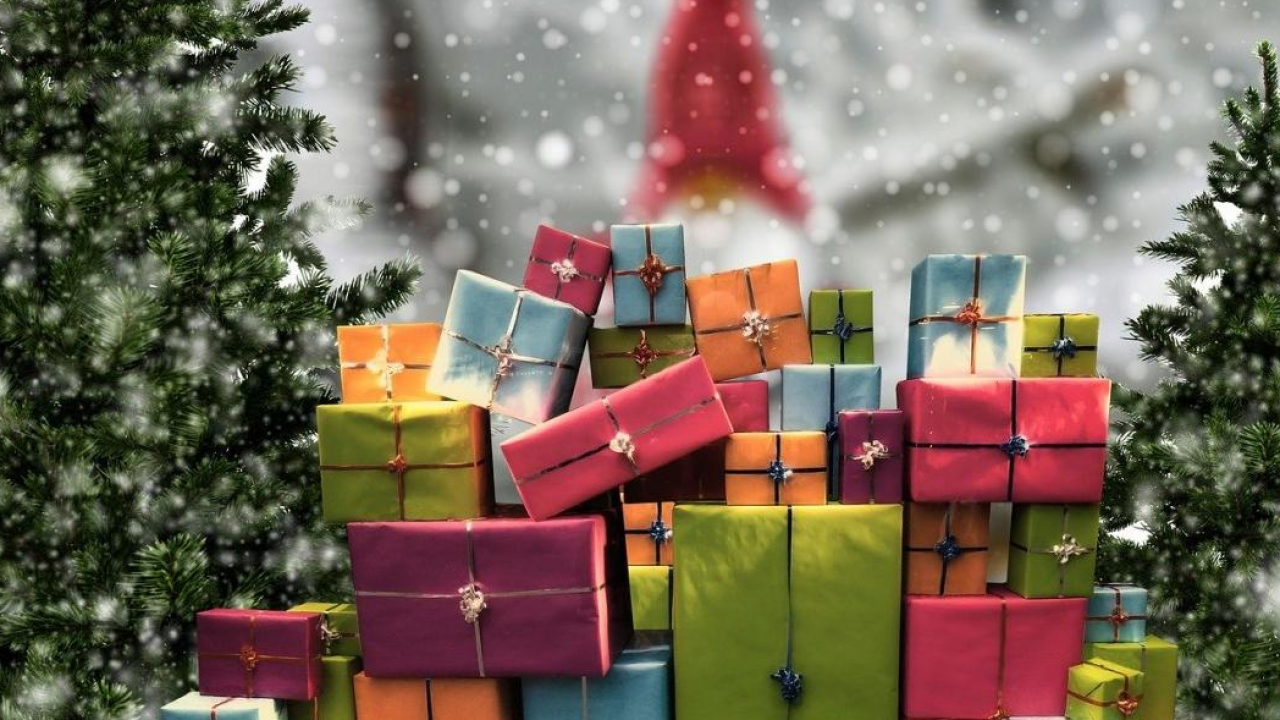 Confesercenti-Ipsos: ultimi giorni di shopping, un italiano su due ancora in cerca di regali