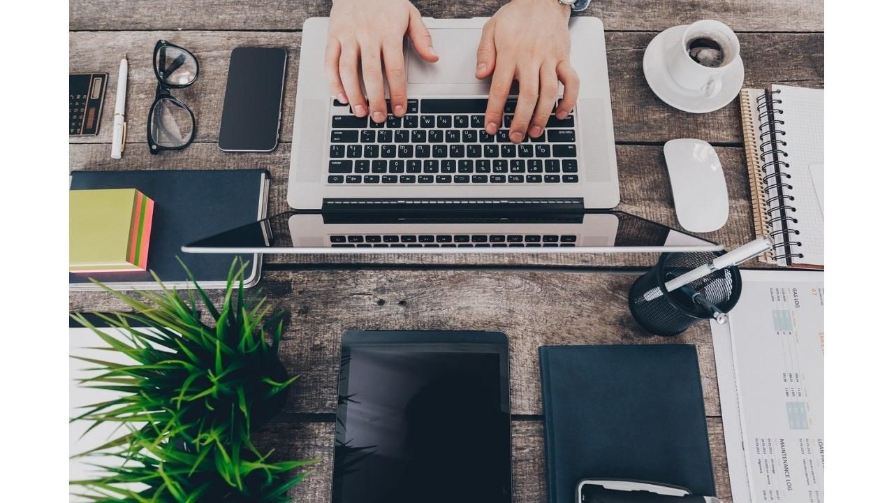 A novembre, rispetto al mese precedente, il numero di occupati cala lievemente (-13mila unità)