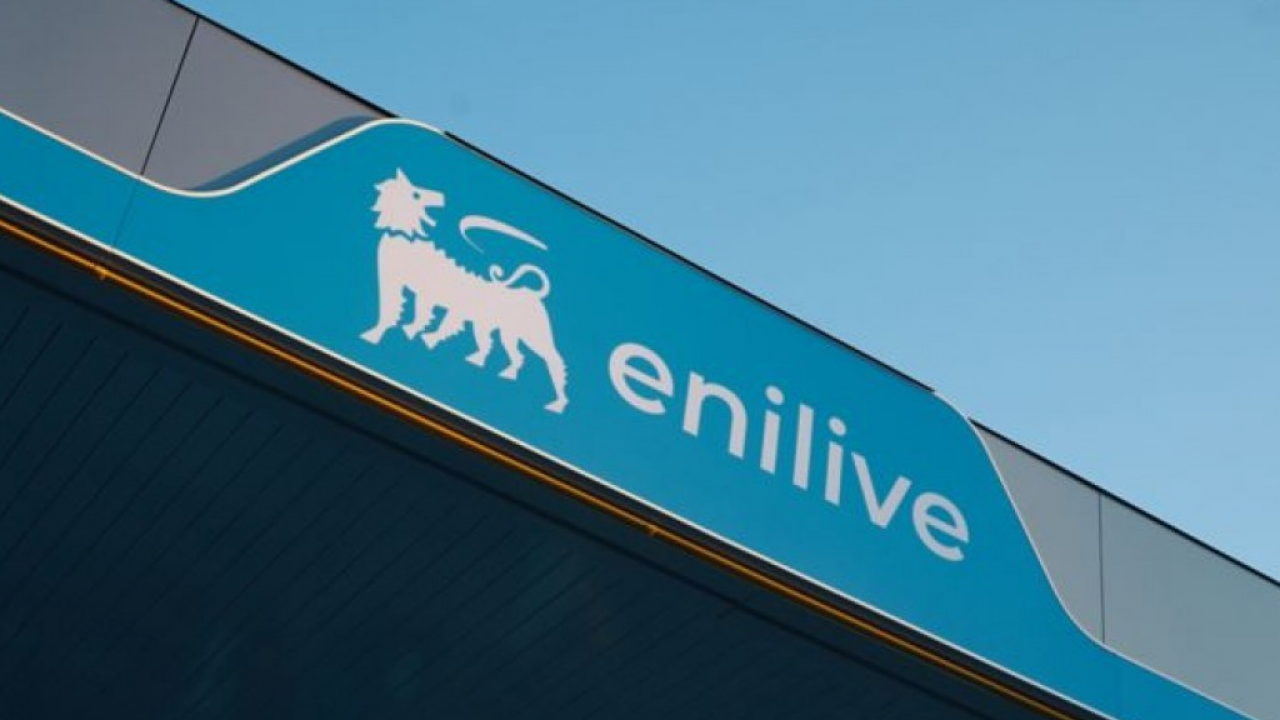 Enilive, le stazioni di servizio cambiano look