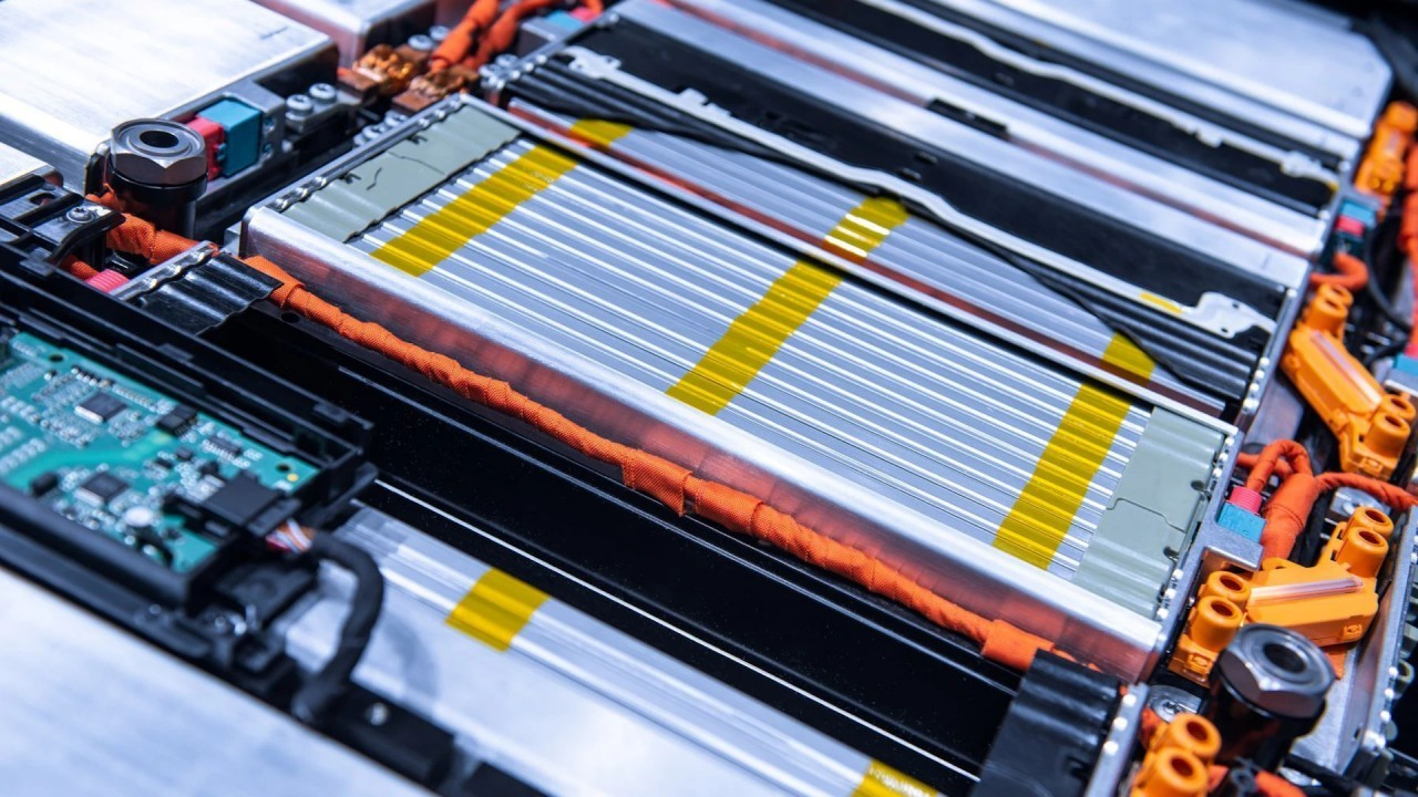 Batterie per l’auto elettrica, T&E: aiuti di Stato alle gigafactory cinesi in Ue, ma in cambio nessun “trasferimento tecnologico” per l’industria europea