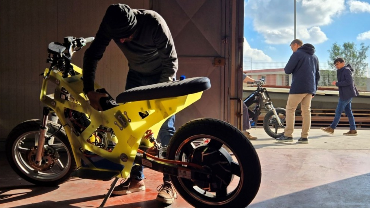 Unicusano presenta OPTIMA, motocicletta elettrica intelligente per la mobilità del futuro