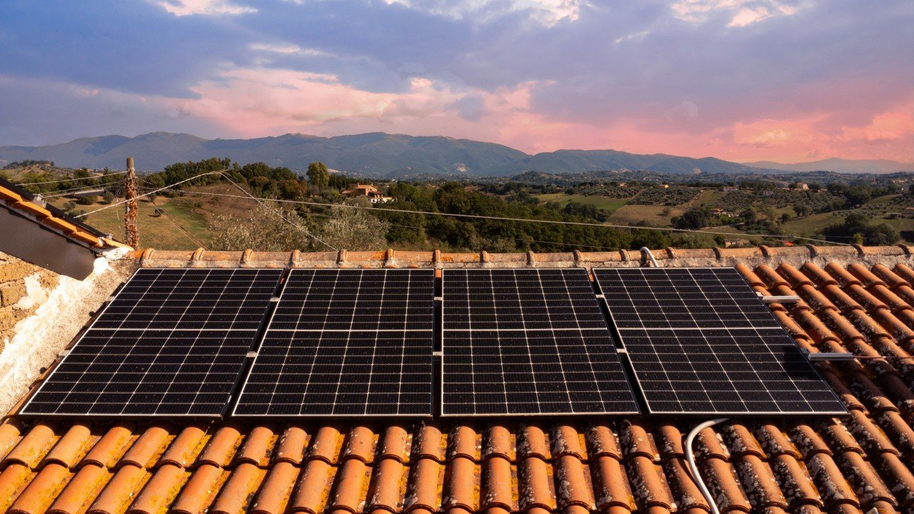 Fotovoltaico in estate: 5 strategie per massimizzare i risparmi ed evitare sprechi