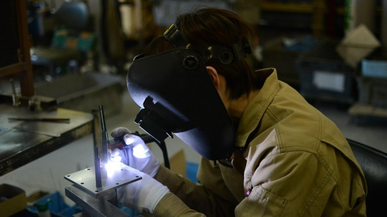 Istat: produzione industriale giugno +0,2% mese,-0,9% anno