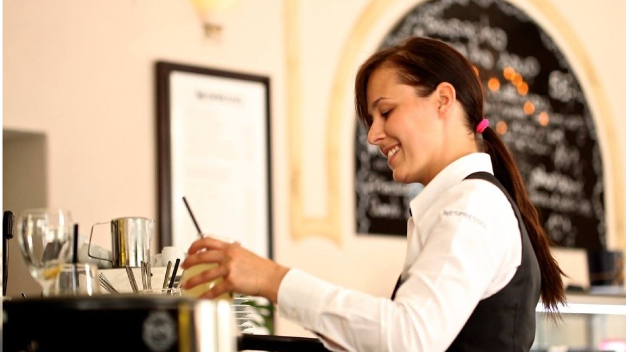 Hospitality in estate: è il lavoro temporaneo a mantenere in piedi il settore