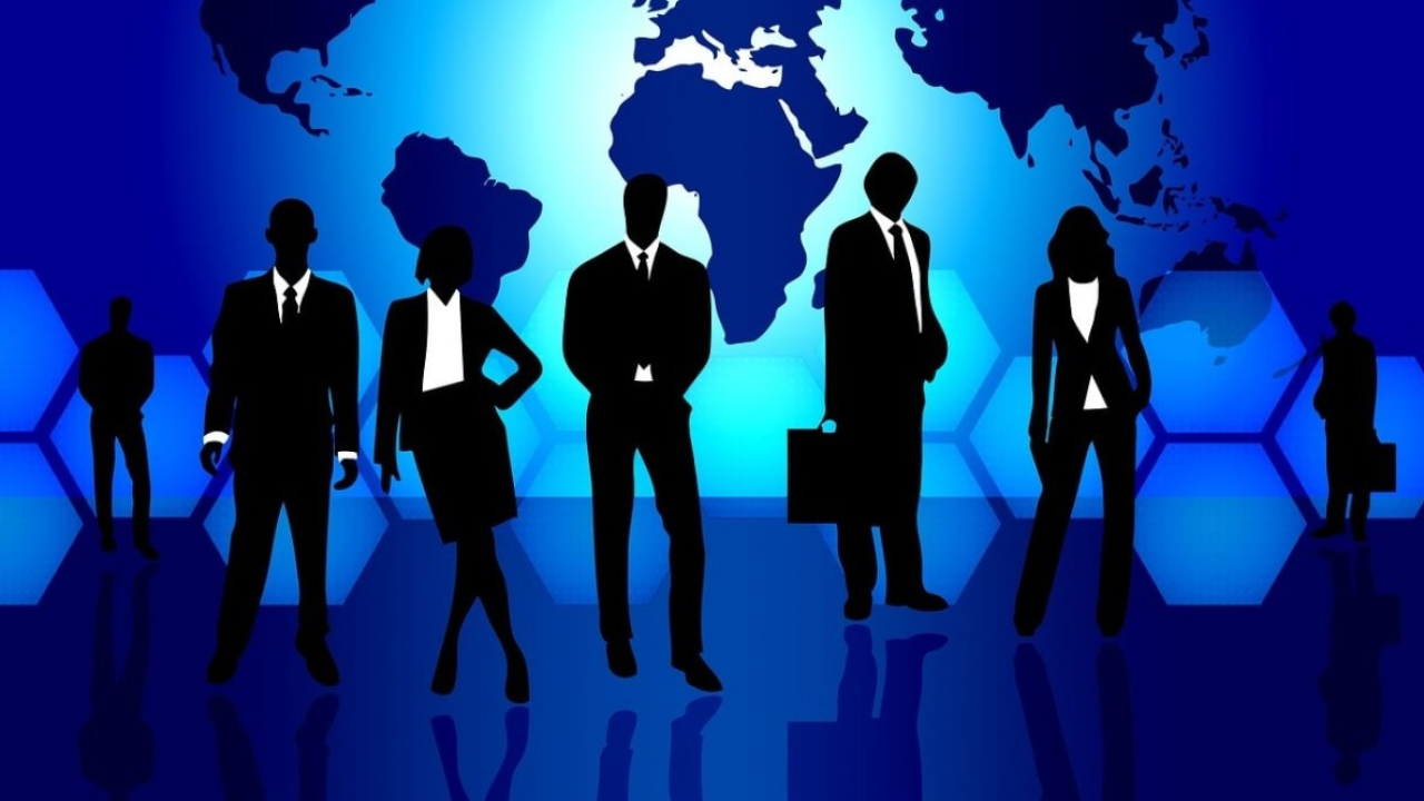 Effetto LinkedIn: il 60% dei lavoratori esagera o inventa le proprie soft skill.