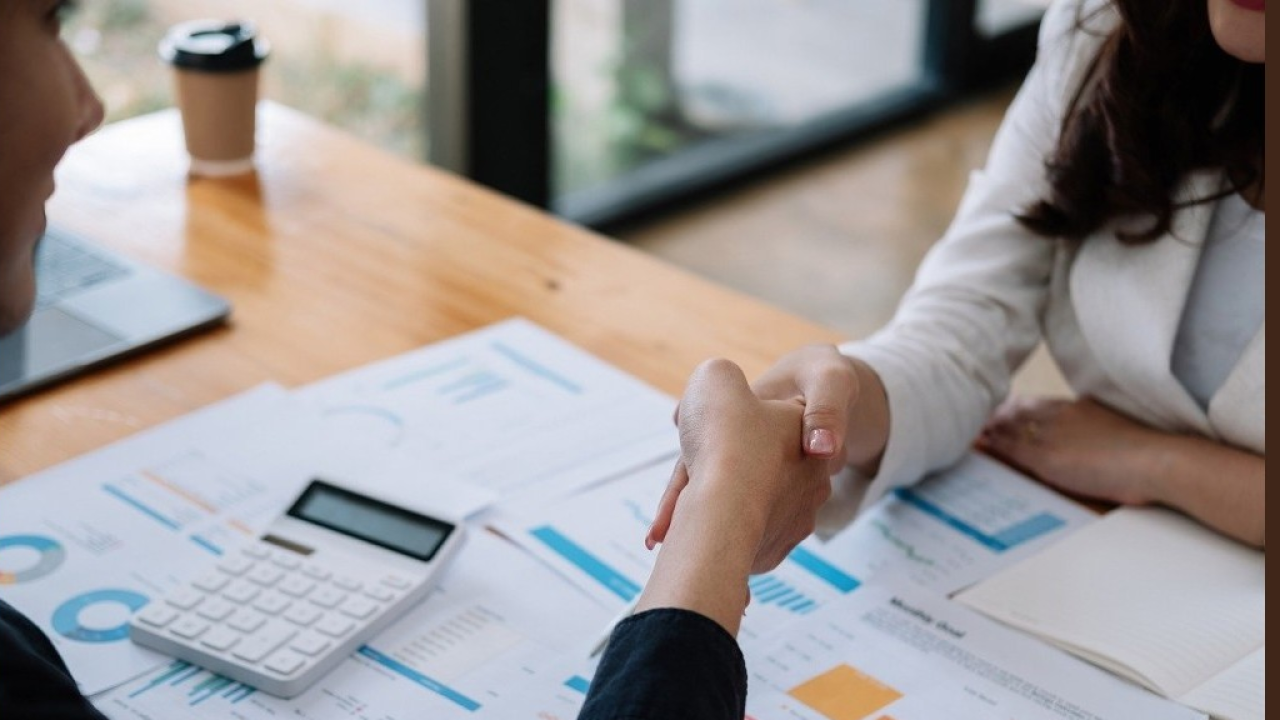 Oltre la vendita tradizionale: il nuovo volto dell’agente commerciale nell’era digitale