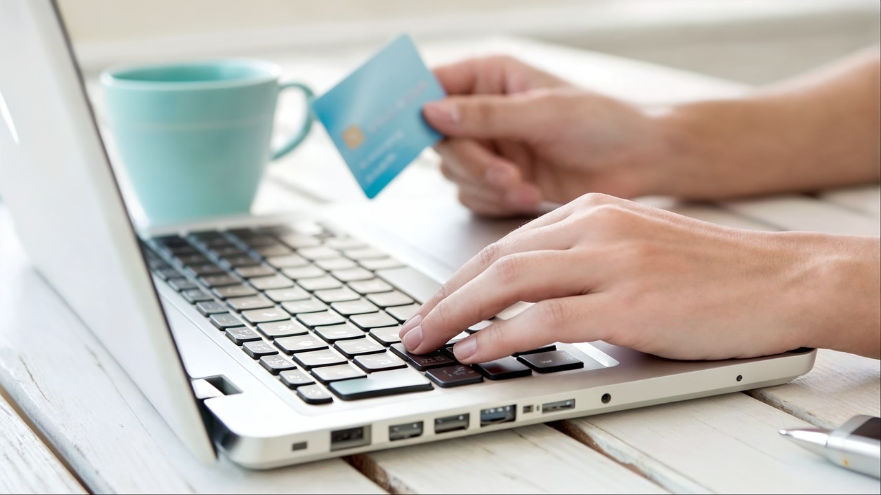 Consumatori e Intelligenza Artificiale: una fiducia condizionata dalla trasparenza