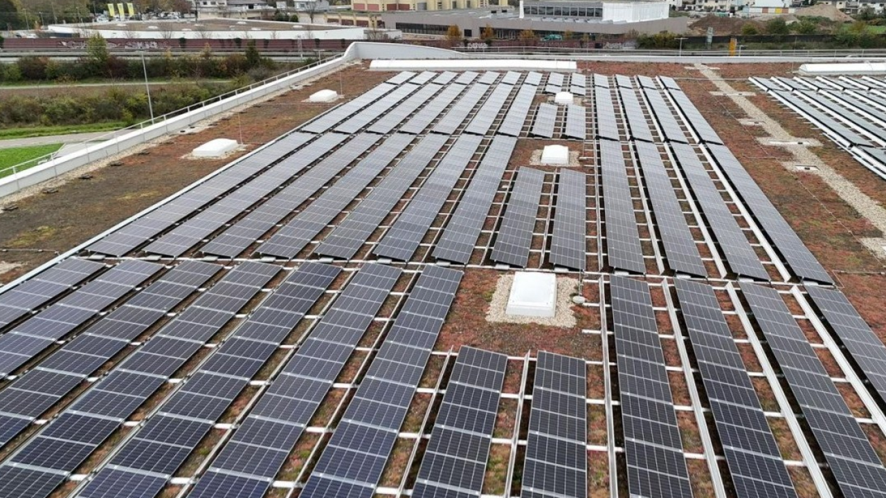 EDP avvia la produzione di energia solare distribuita  in 15 stabilimenti di Decathlon in Italia