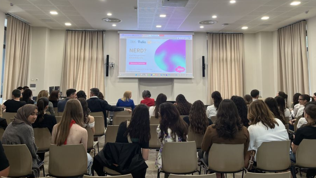 Le ragazze spingono sull'AI: premiate le eccellenze del progetto IBM ...