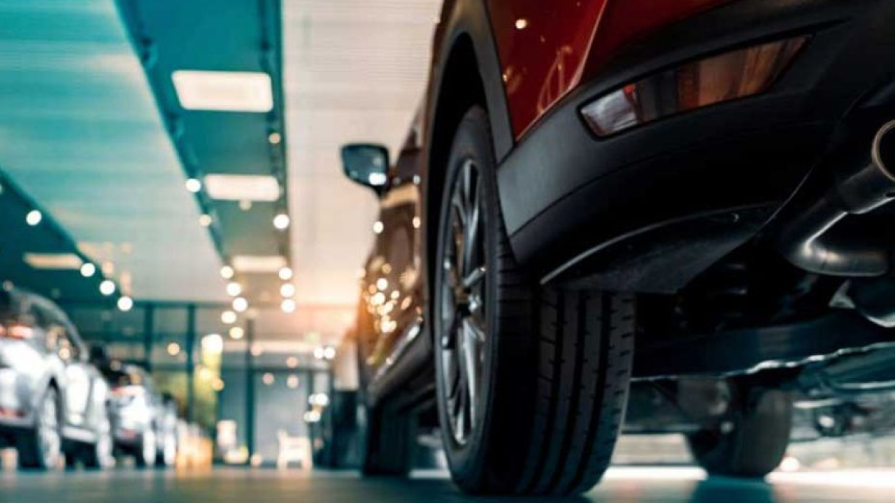 Flotte aziendali europee: emissioni di CO₂ in calo del 25%, ma l’Italia procede a velocità ridotta