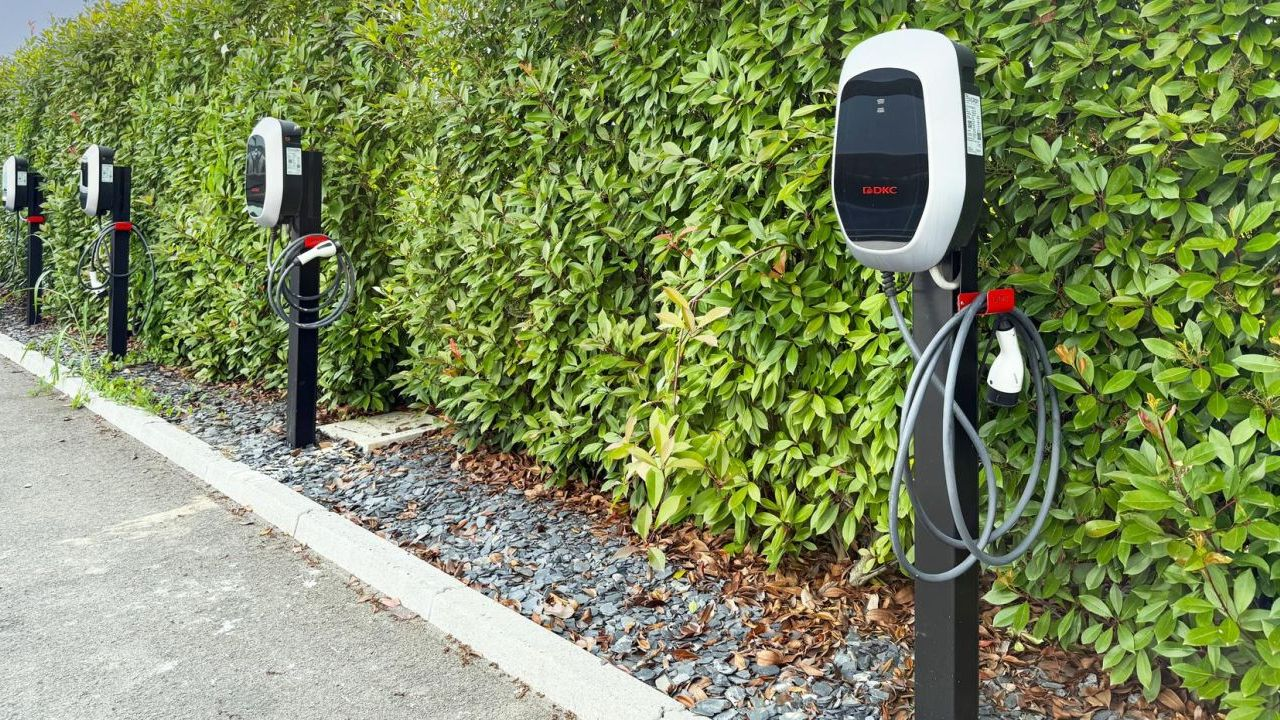 Energia intelligente nel cuore della Motor Valley: il progetto di DKC Europe e Evotek Automotive