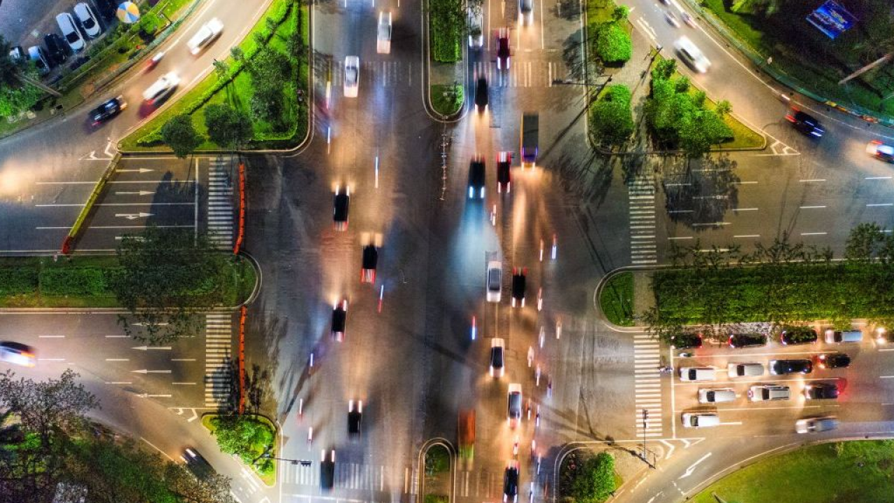 Traffico in Europa: milioni di euro sprecati dalle flotte a causa dei motori accesi