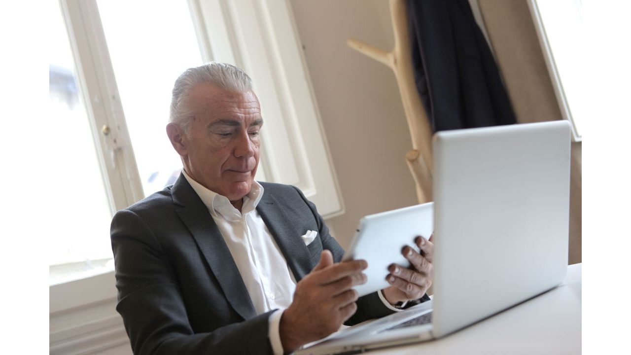 Manager over 50 fuori gioco per algoritmo: l'allarme di Adami & Associati sull'ageismo nei ruoli apicali