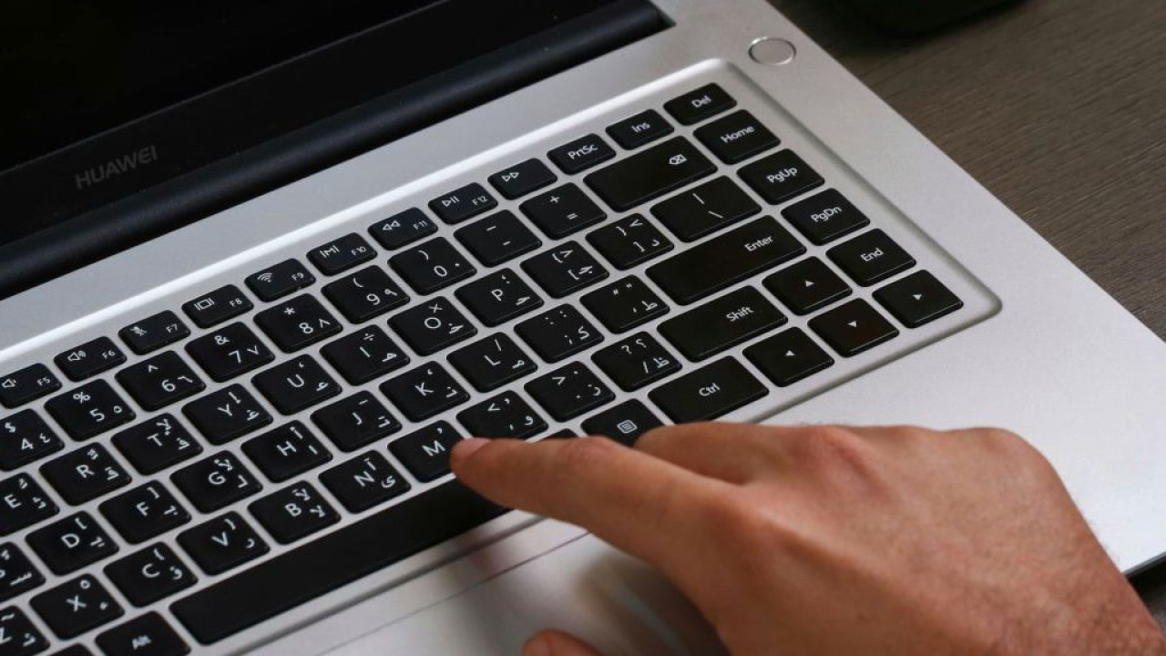 L'Italia dei servizi digitali a metà strada: il 62% non ha una PEC, il 64% ignora la firma digitale e l'87% non conosce l'EUDI Wallet