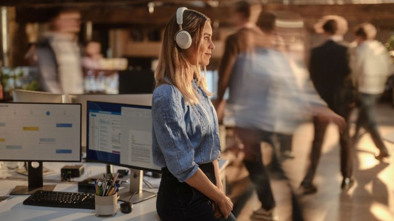 Impatto dell'AI in azienda: più cooperazione e nuovi compiti, ma esplode il gap di visione tra manager e staff